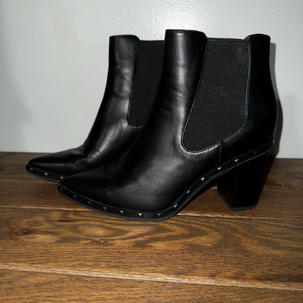 Black Ankle Boots with Chunky Heel and Elastic Panels
